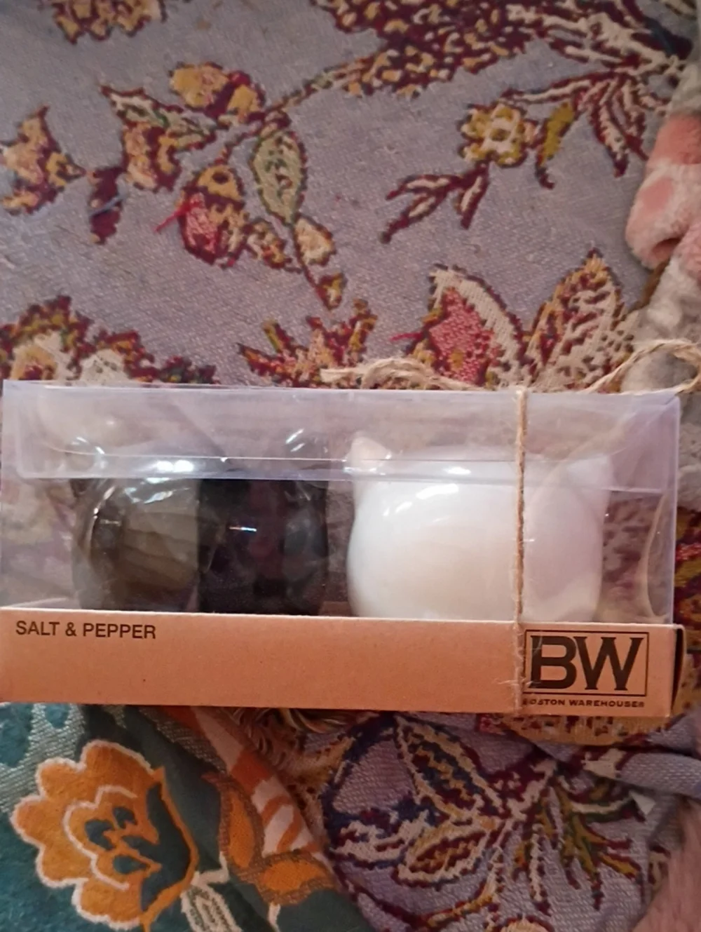 Boston Warehouse White & Black Cat Salt and Pepper Shakers